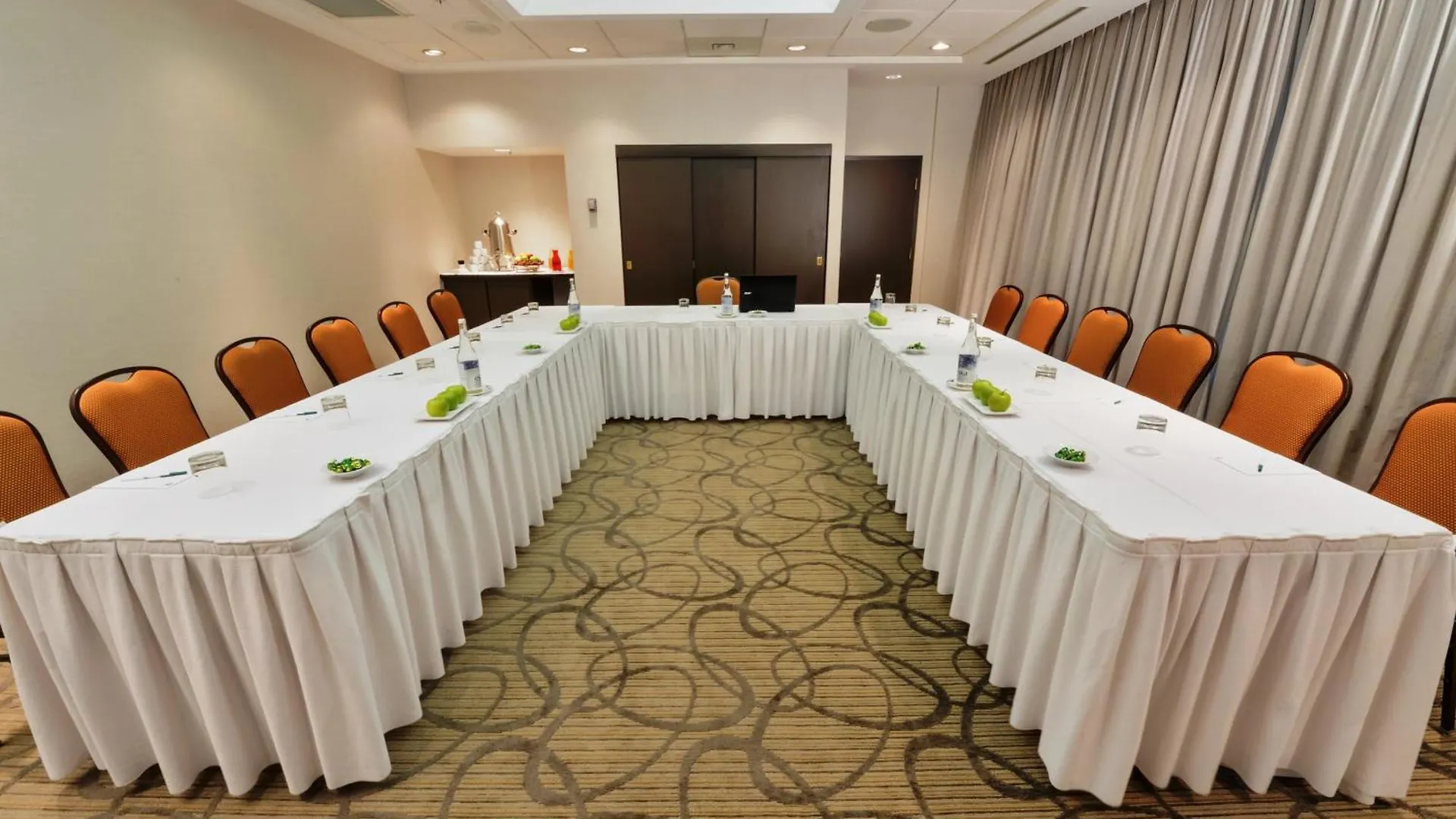 Hotel Holiday Inn Montreal Centre Ville Downtown By Ihg