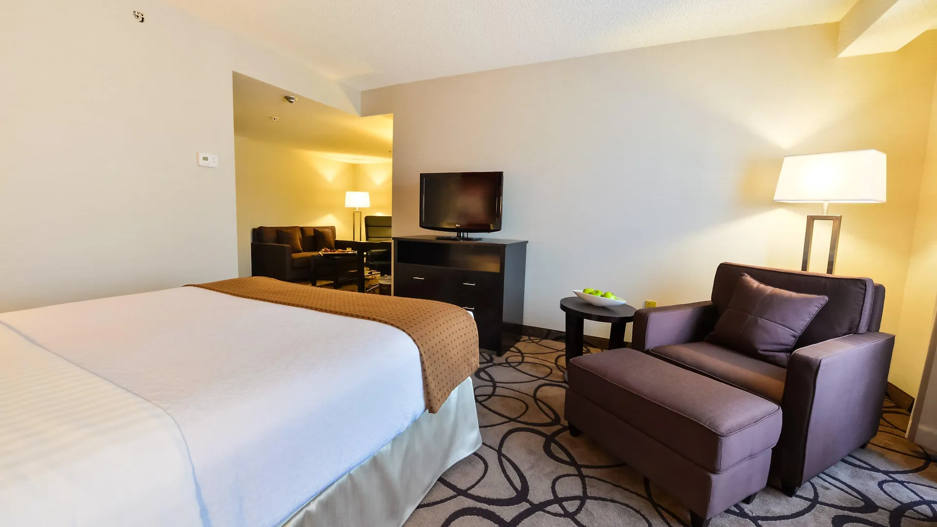 Hotel Holiday Inn Montreal Centre Ville Downtown By Ihg