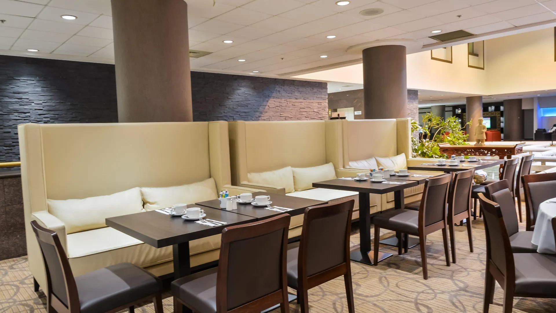 Holiday Inn Montreal Centre Ville Downtown By Ihg Hotel