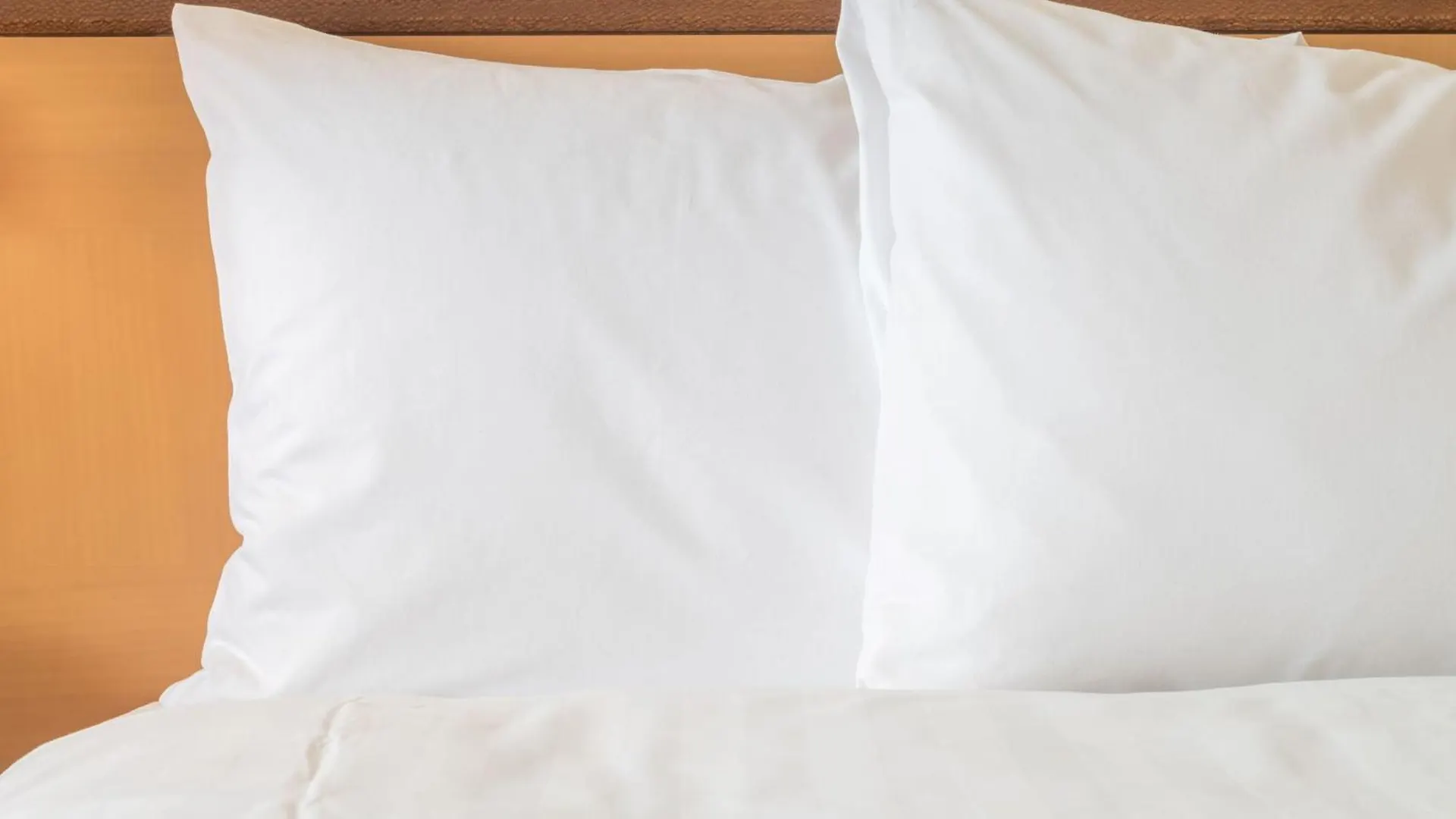 Hotel Holiday Inn Montreal Centre Ville Downtown By Ihg