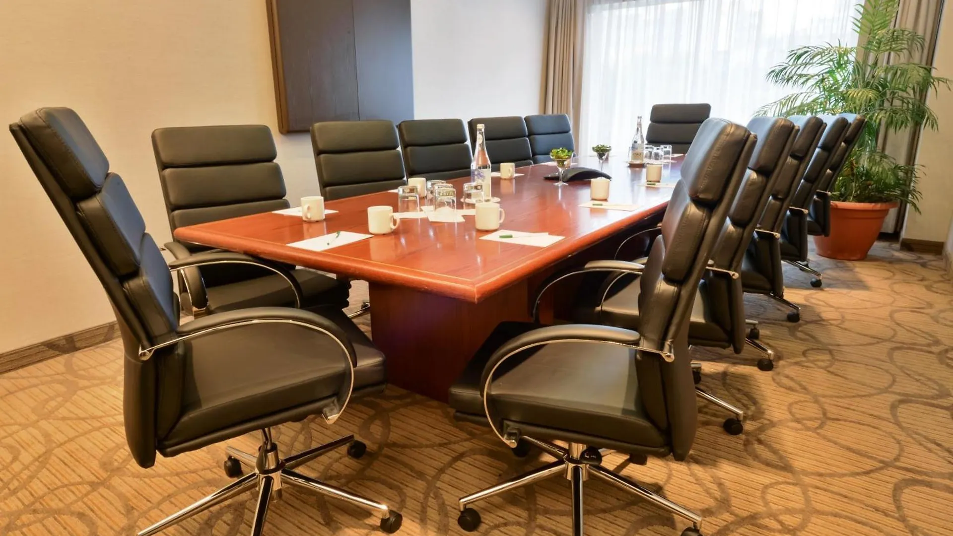 Hotel Holiday Inn Montreal Centre Ville Downtown By Ihg