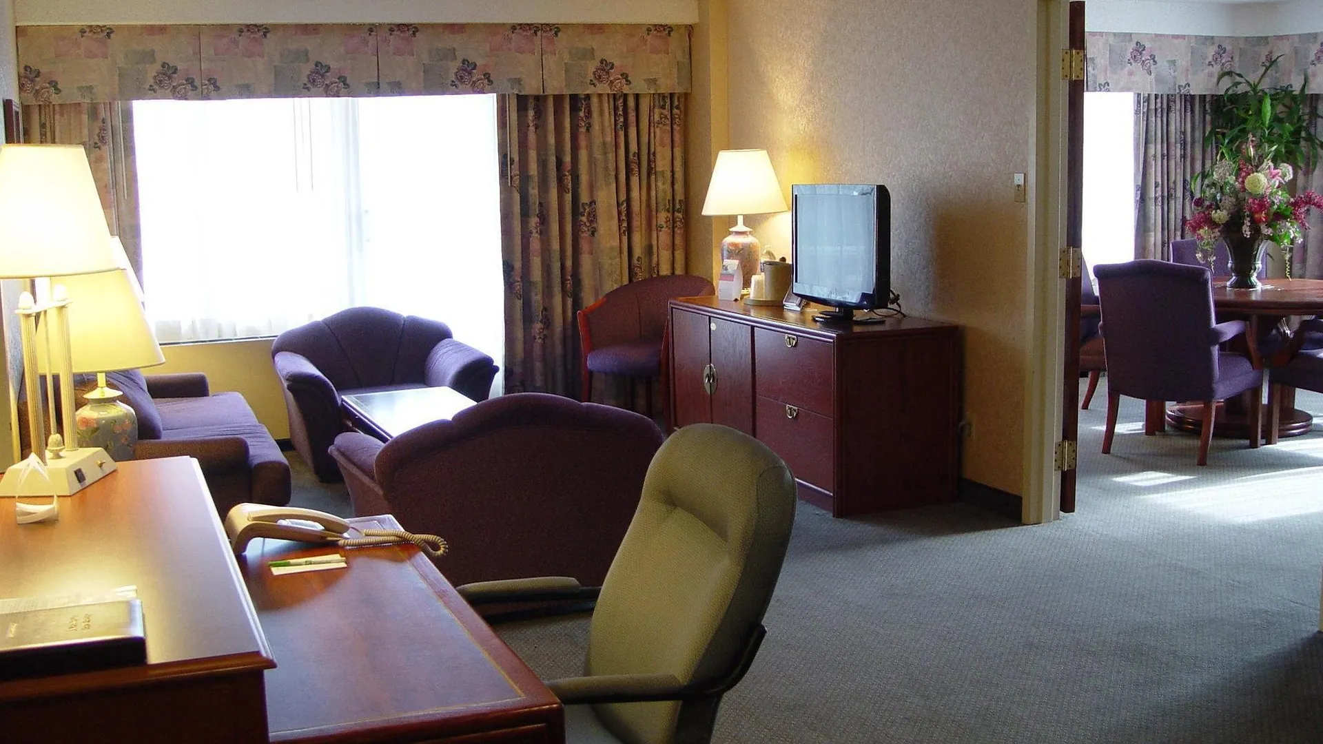 Hotel Holiday Inn Montreal Centre Ville Downtown By Ihg