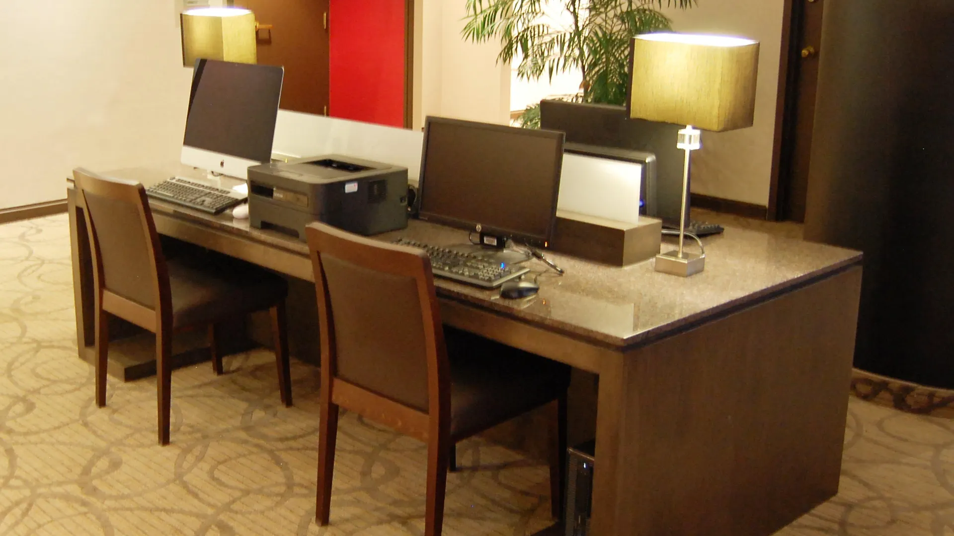 Holiday Inn Montreal Centre Ville Downtown By Ihg