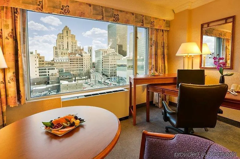 Hotel Holiday Inn Montreal Centre Ville Downtown By Ihg