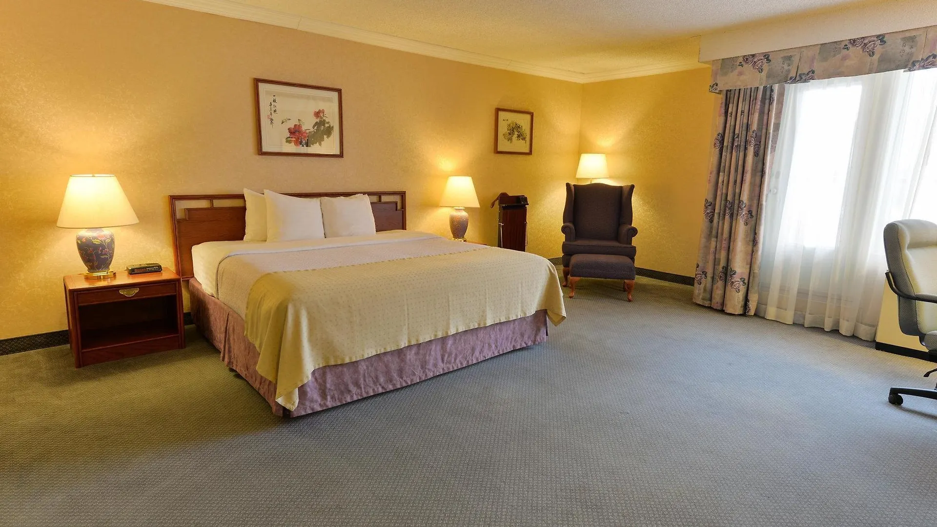 Hotel Holiday Inn Montreal Centre Ville Downtown By Ihg