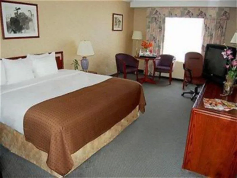Holiday Inn Montreal Centre Ville Downtown By Ihg Hotel